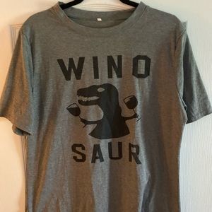 Wino Saur Tee